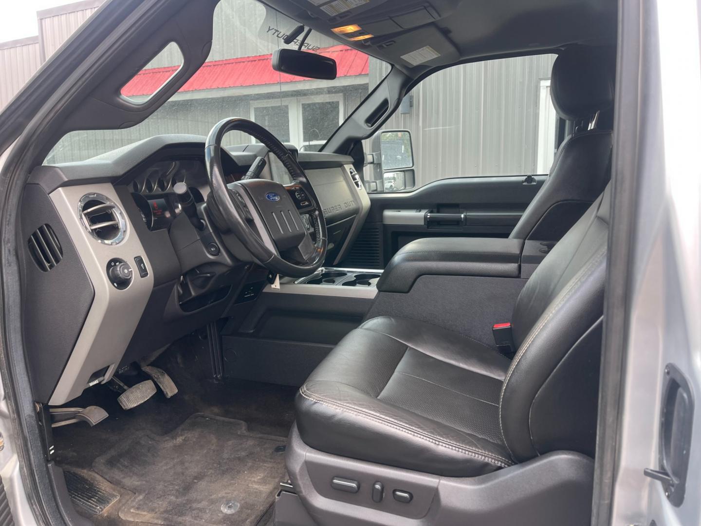 2015 Silver /Black Ford F-250 SD Lariat SuperCab 6.5ft. Bed 4WD (1FT7X2B61FE) with an 6.2L V8 OHV 16V engine, 6-Speed Automatic transmission, located at 547 E. Main St., Orwell, OH, 44076, (440) 437-5893, 41.535435, -80.847855 - Photo#18